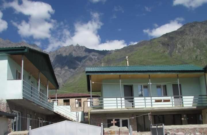 Kera Guest House Kazbegi Luaran gambar